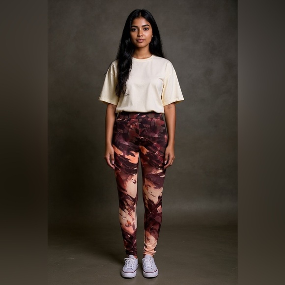 Victoria's Secret Pants - Victoria’s Secret Abstract Print Leggings – Size 2 SOFT and Comfortable!